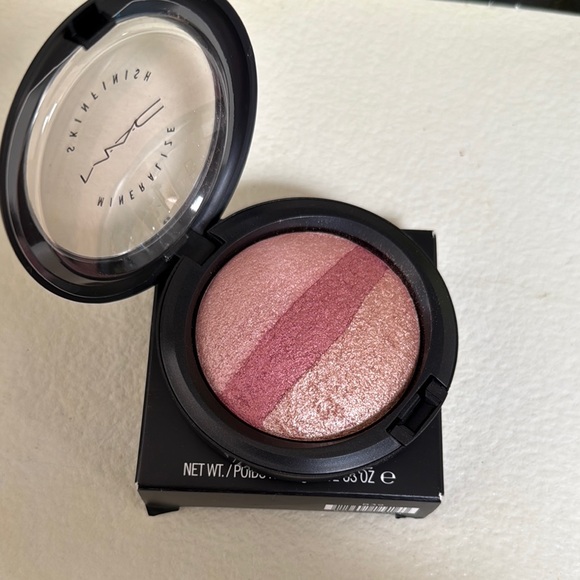 MAC Cosmetics Mineralize Skinfinish - smooth merge - Picture 1 of 3